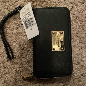 Michael Kors wristlet/phone holder